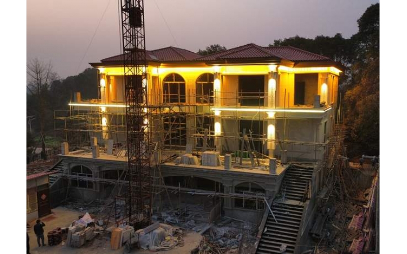 ‍光影筑家：别墅灯光亮化工程，点亮庭院与建筑的诗意夜境